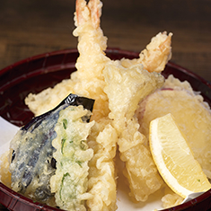 地酒と新鮮な地元食材を使った料理豊かなバリエーションで飛騨を愉しむ