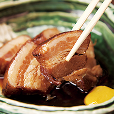 地酒と新鮮な地元食材を使った料理豊かなバリエーションで飛騨を愉しむ